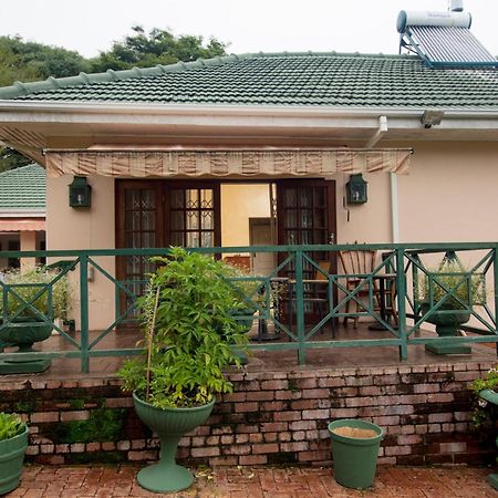 12 Fleetwood Bed & Breakfast ฮาราเร ภายนอก รูปภาพ