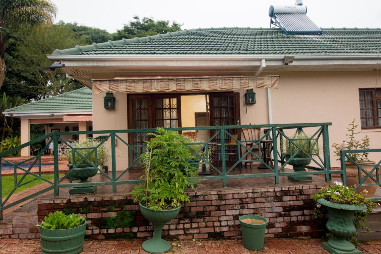 12 Fleetwood Bed & Breakfast ฮาราเร ภายนอก รูปภาพ