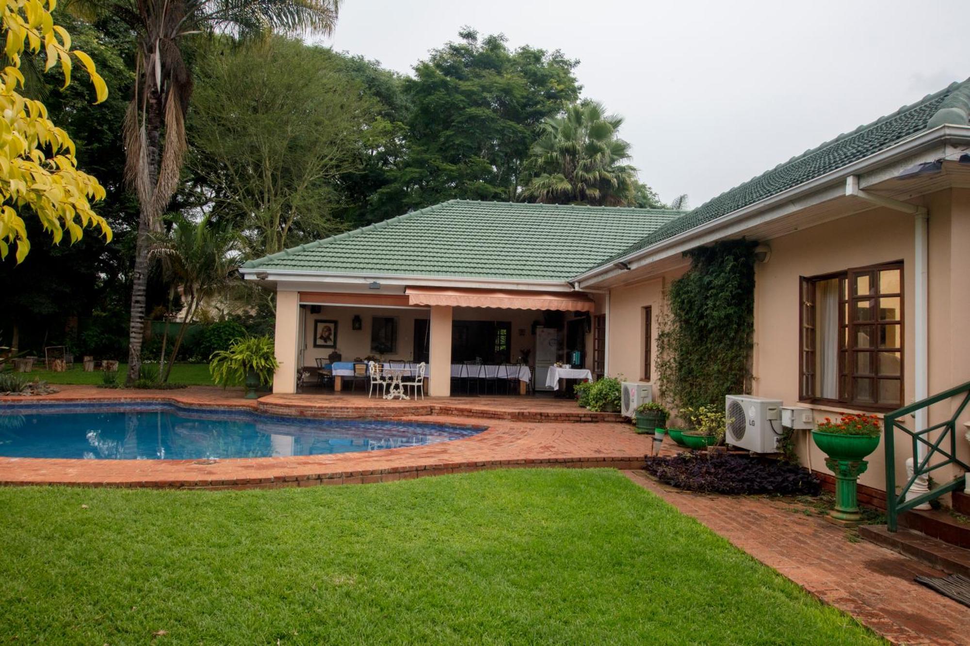 12 Fleetwood Bed & Breakfast ฮาราเร ภายนอก รูปภาพ