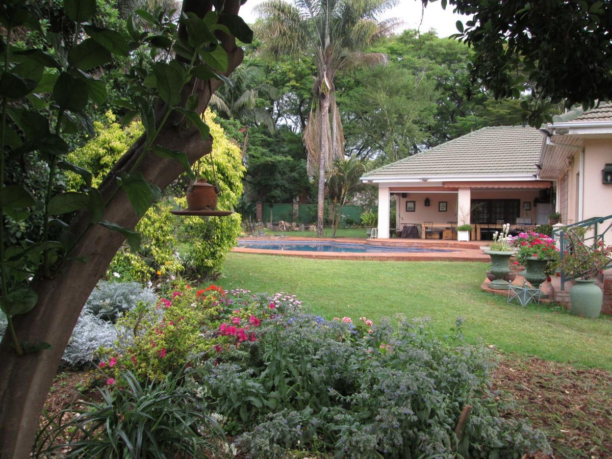12 Fleetwood Bed & Breakfast ฮาราเร ภายนอก รูปภาพ