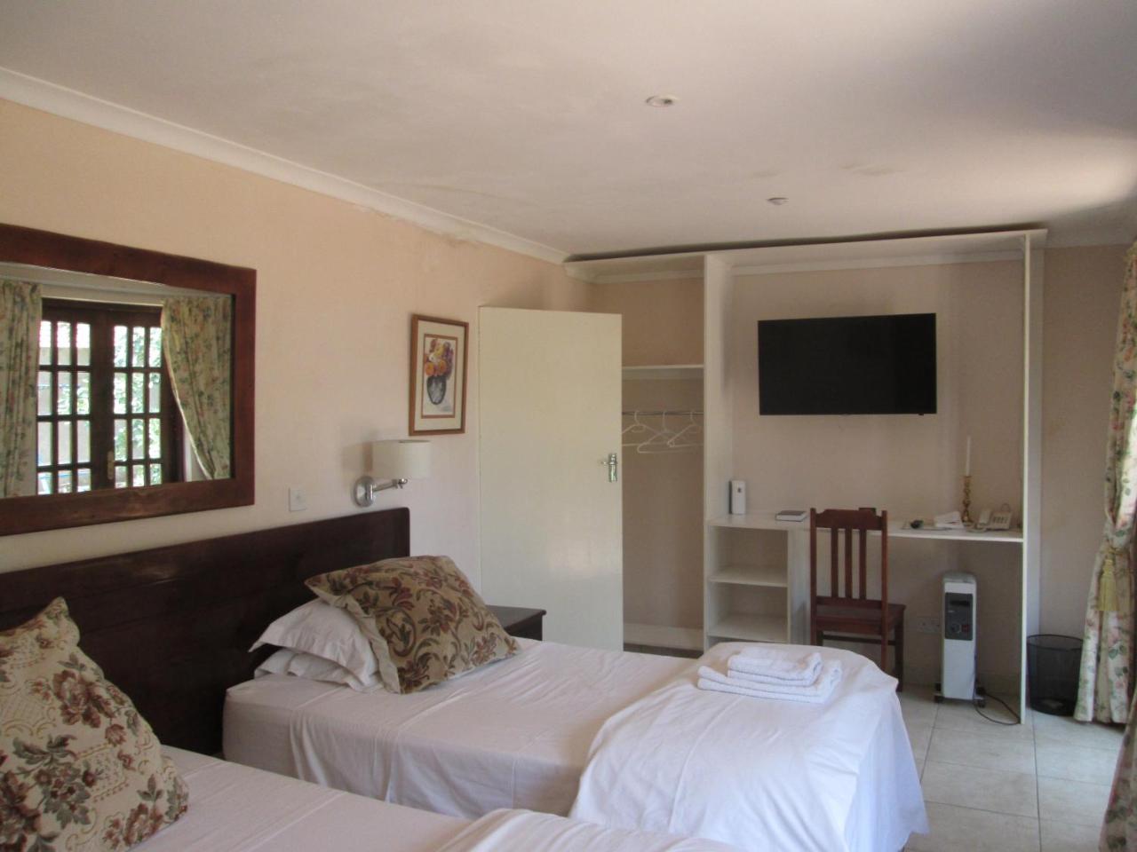 12 Fleetwood Bed & Breakfast ฮาราเร ภายนอก รูปภาพ