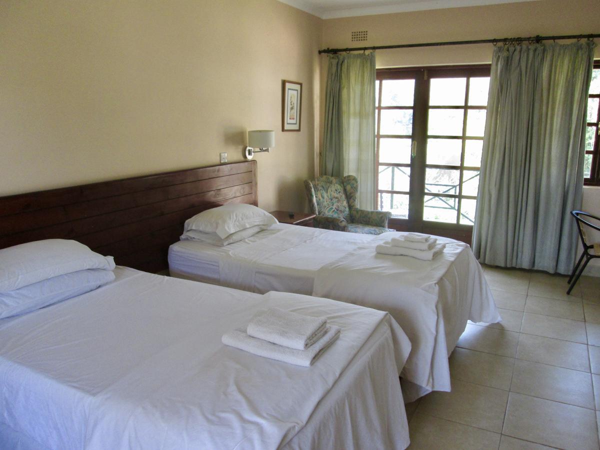 12 Fleetwood Bed & Breakfast ฮาราเร ภายนอก รูปภาพ